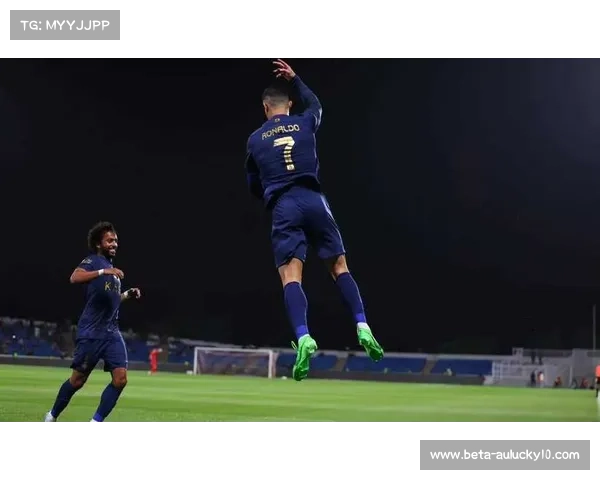 马丁内斯调整葡萄牙防线 内维斯客串中卫暴露防守隐患